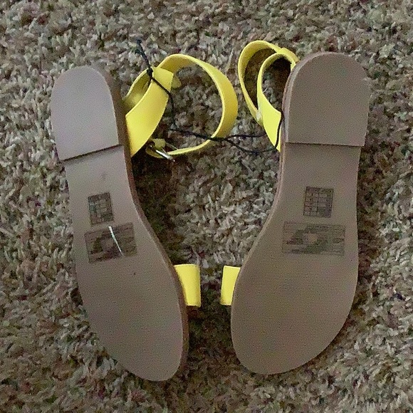 🍋🍋Ladies Forever 21 Flats🍋🍋 - Picture 2 of 4